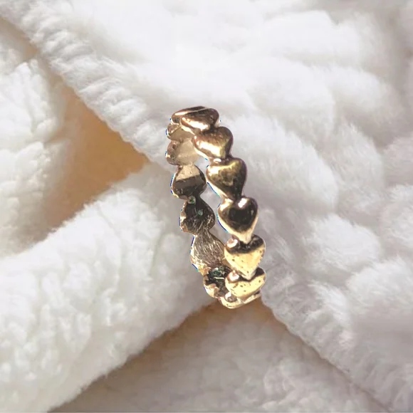 .🌲10/$20. Gold Tone Band with Heart's - Picture 1 of 4